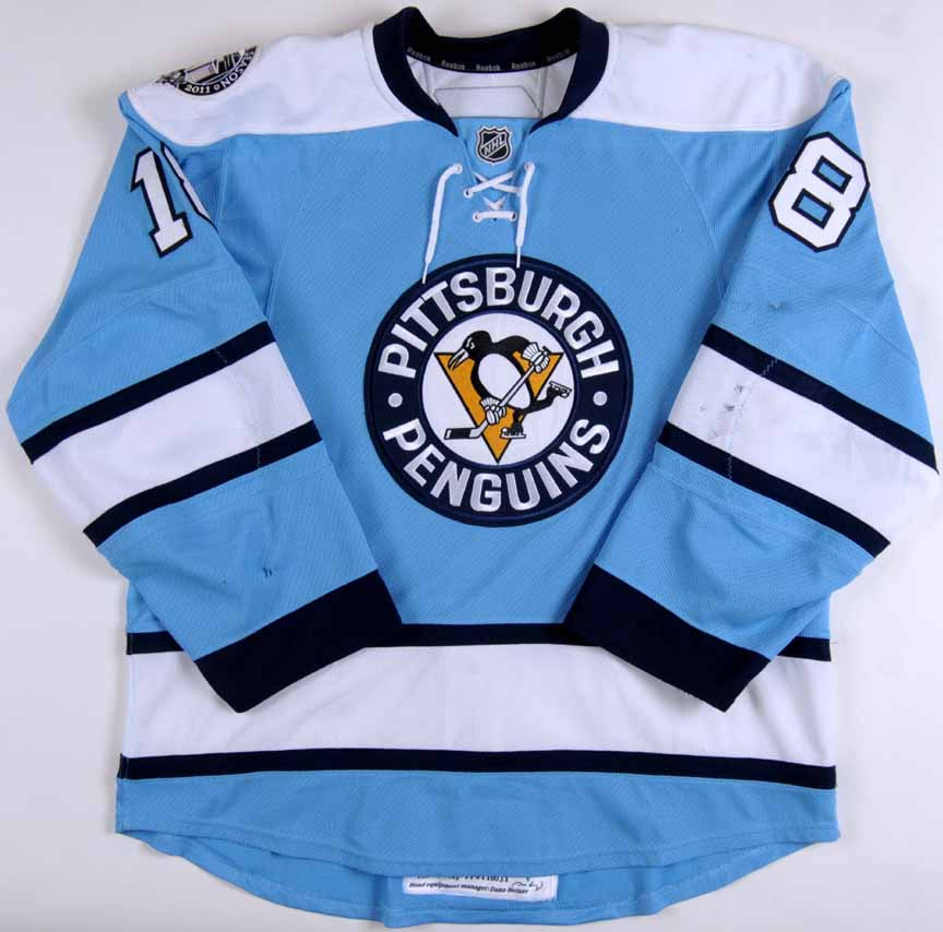 TBT: Friendly reminder that the Pittsburgh Penguins' 2011-2013 dark blue  alternate uniforms were actually way more cursed (and possibly uglier) than  their 2019 Stadium Series' counterparts - The Sports Daily